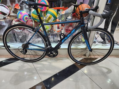 Model Name: Fuji Roubaix 1.5Likely Year: 2016 or 2017. The color scheme and component group align with these model years.Frame: A6-SL super-butted 6066 aluminum, known for being extremely lightweight 